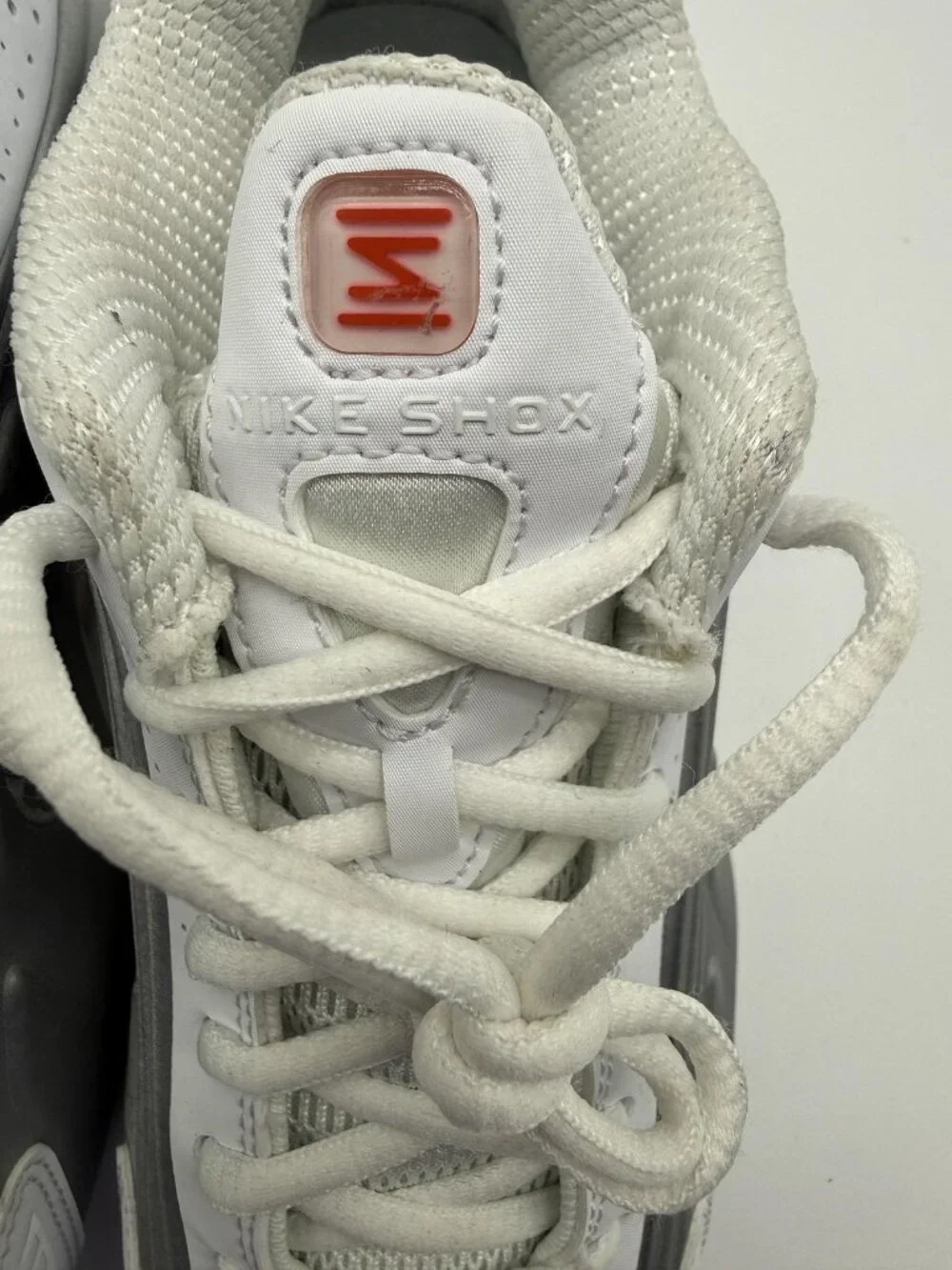 New Nike Shox R4 Shoes Women's Size 6 White Silver Running AR3565 101 Sneakers